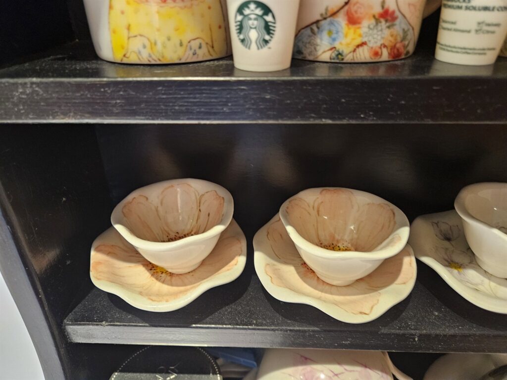 〈꽃잎〉 찻잔·받침 세트